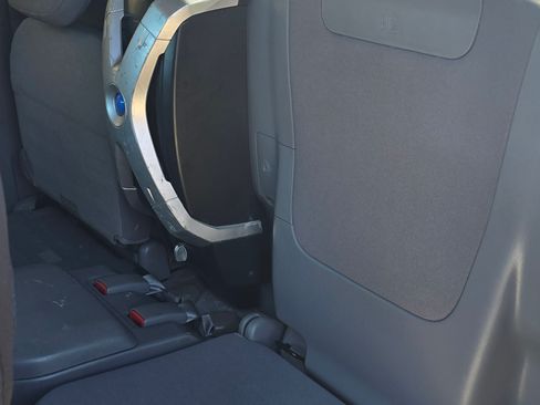 Used 2010 Toyota Tacoma 4x4 Access Cab V6 image 9