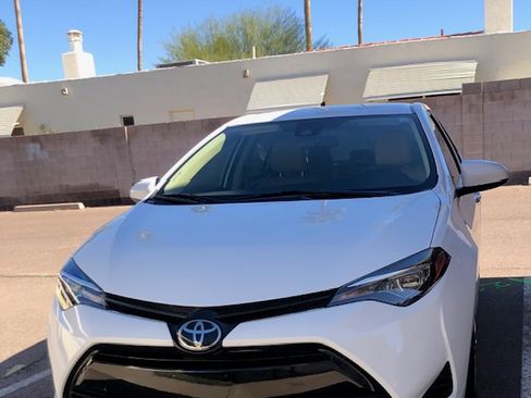 Used 2019 Toyota Corolla LE image 1
