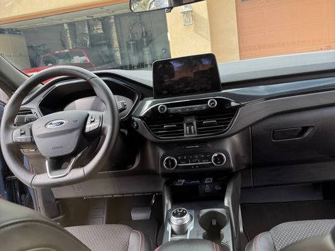 Used 2025 Ford Escape ST-Line image 10