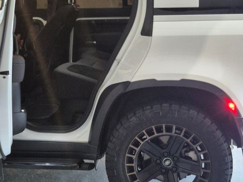 Used 2020 Land Rover Defender 110 S AWD/4WD image 9