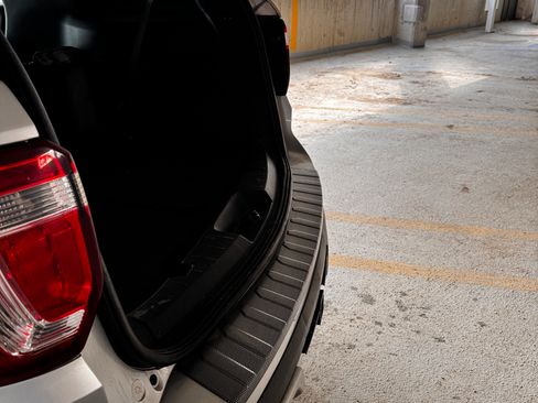 Used 2017 Ford Explorer Platinum image 12