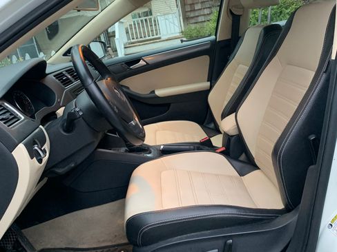 Used 2014 Volkswagen Jetta SEL FWD image 4