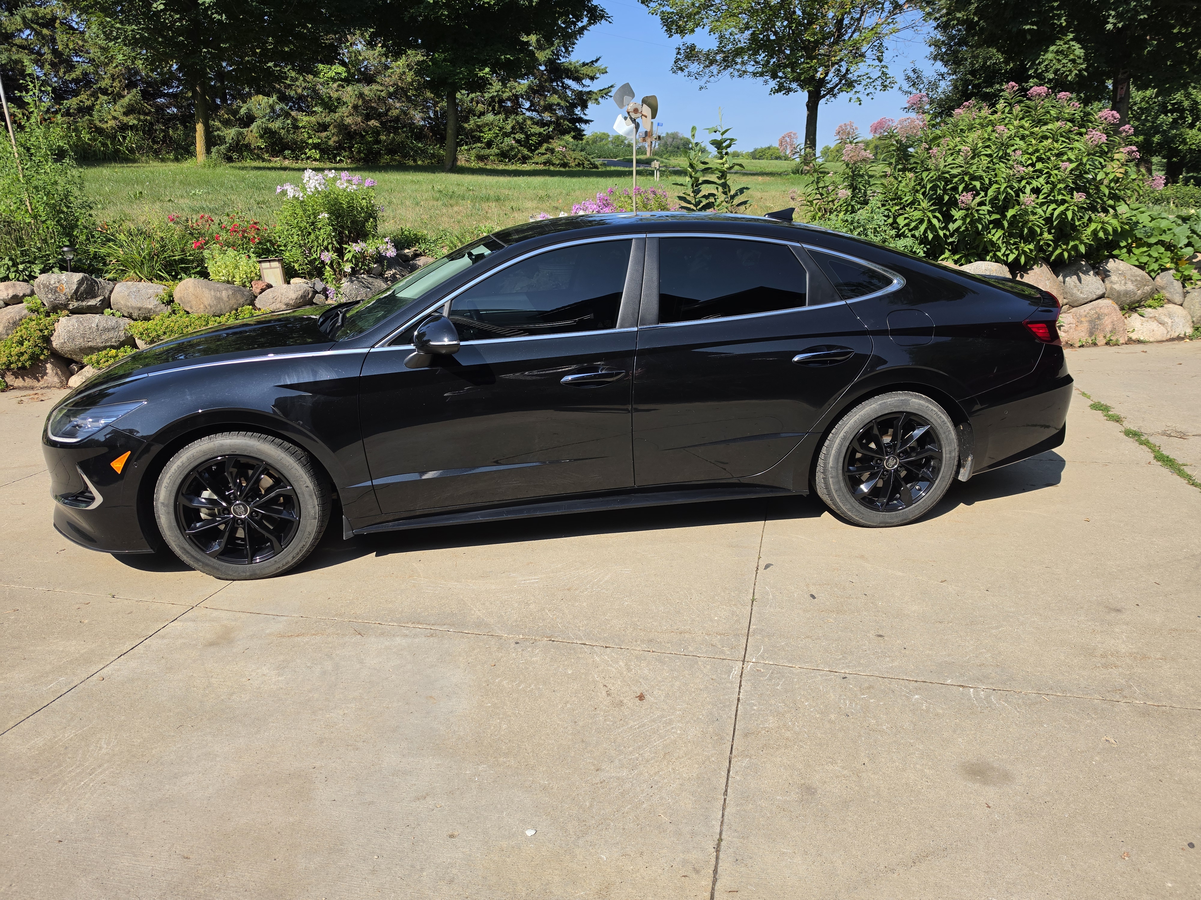 Used 2022 Hyundai Sonata Limited FWD image 1