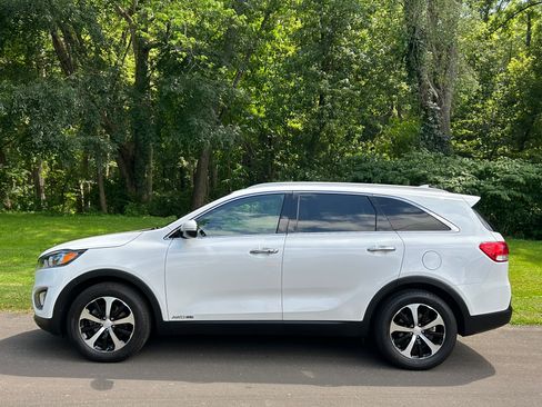 Used 2016 Kia Sorento EX w/ EX Premium Package image 2