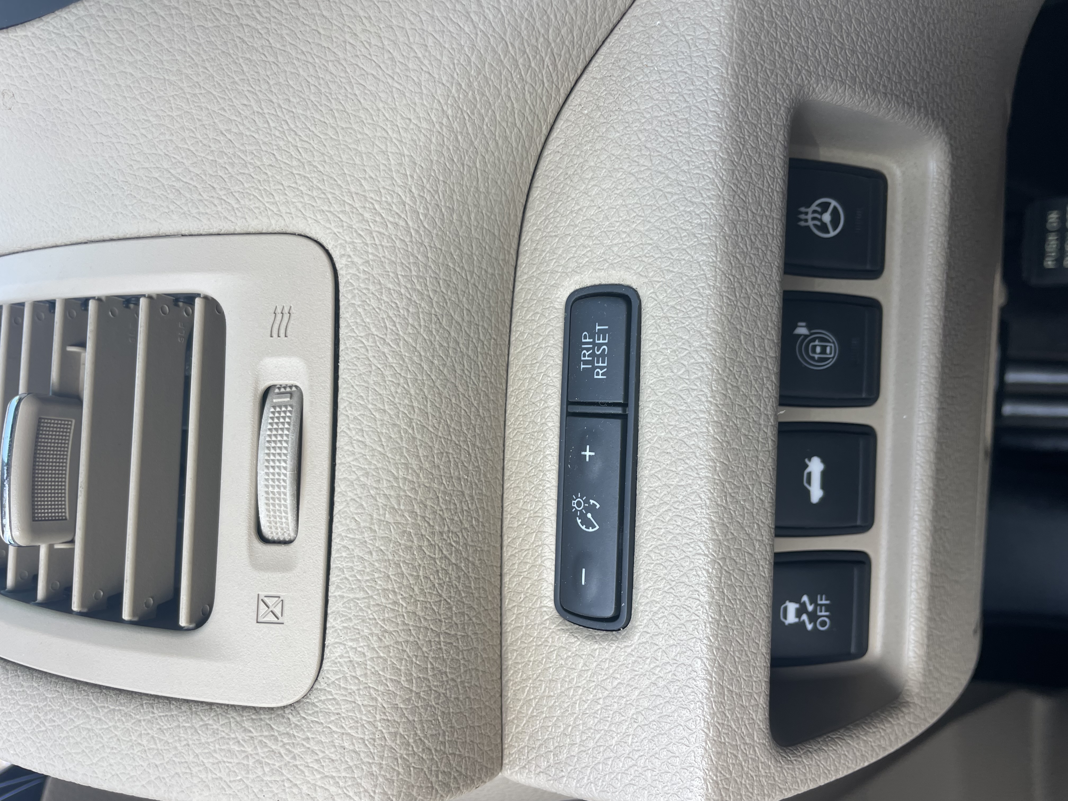 Used 2015 Nissan Altima 2.5 SL w/ Technology Package FWD image 13