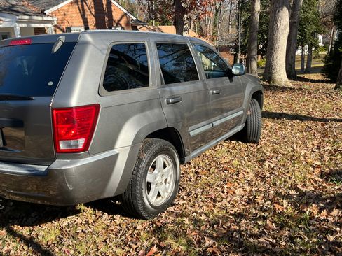 Used 2007 Jeep Grand Cherokee Laredo image 1