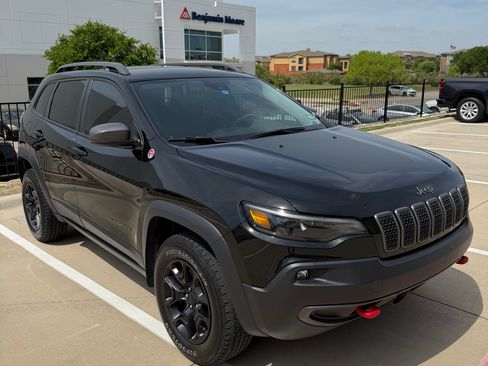 Used 2021 Jeep Cherokee Trailhawk AWD/4WD image 2