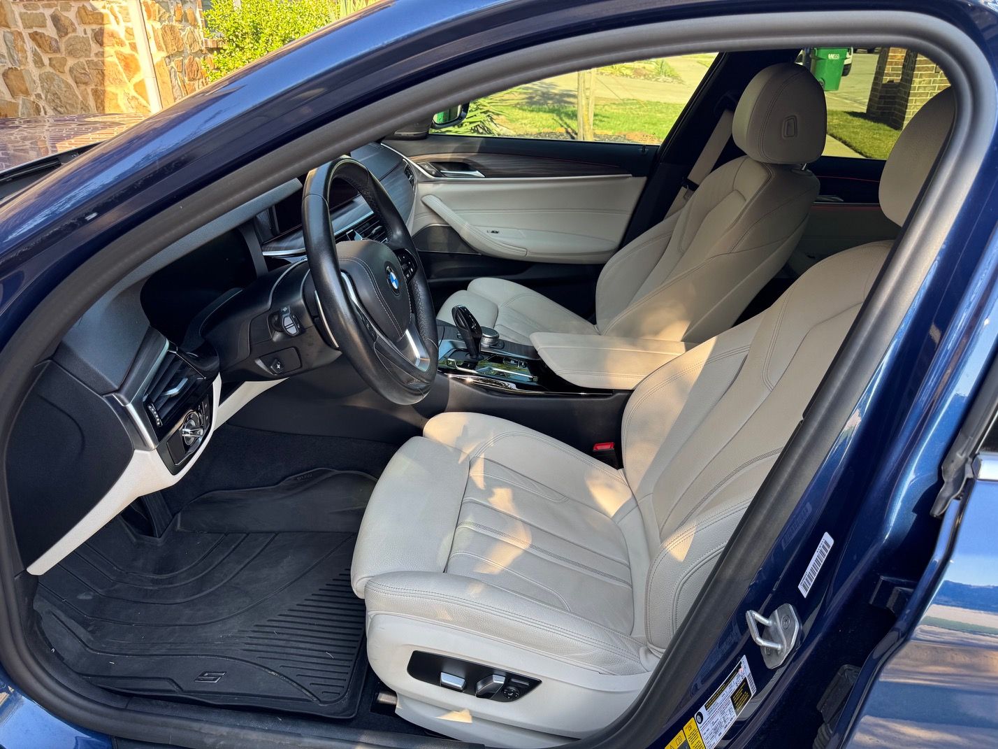 Used 2021 BMW 530e w/ Premium Package RWD image 12