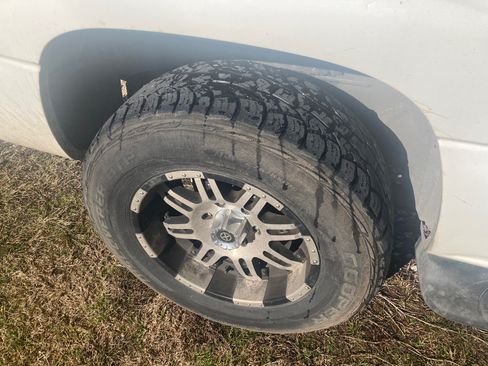 Used 2001 Chevrolet Suburban LT w/ LT Preferred Equipment Group image 9