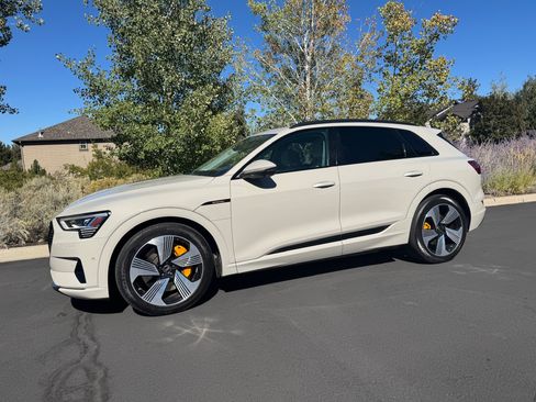 Used 2022 Audi e-tron Premium Plus image 6