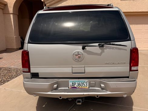 Used 2004 Cadillac Escalade 2WD image 4