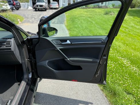 Used 2016 Volkswagen GTI S image 14