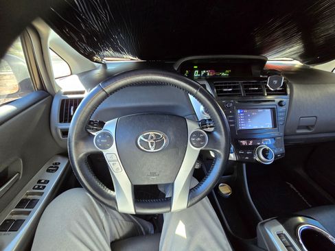 Used 2012 Toyota Prius V Five image 10