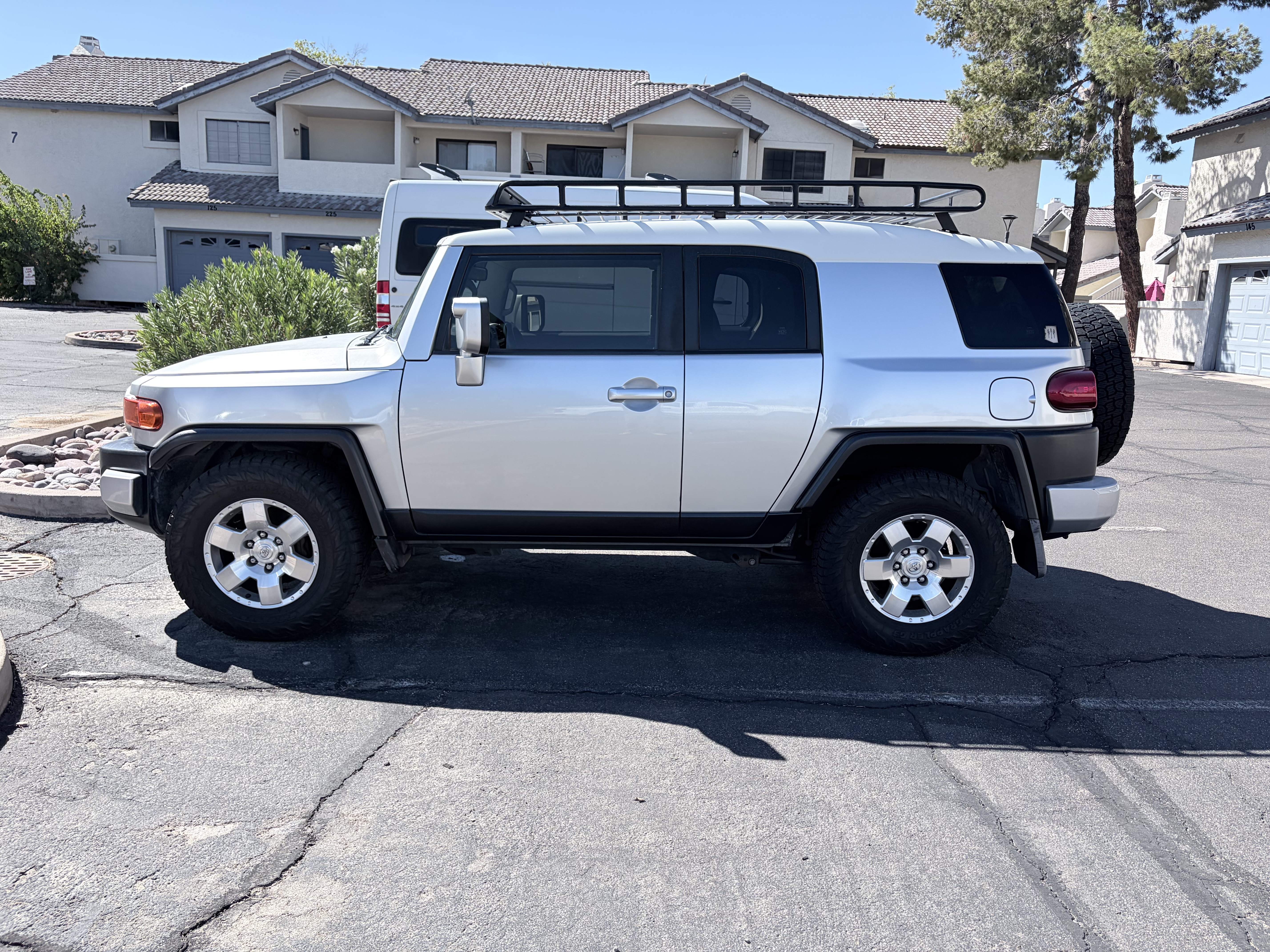 Used 2007 Toyota FJ Cruiser 2WD w/ Convenience Pkg image 1