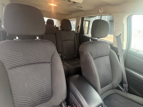 Used 2017 Dodge Journey SE w/ Flexible Seating Group FWD image 3