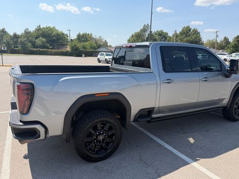 Used 2024 GMC Sierra 2500 AT4 w/ AT4 Premium Plus Package AWD/4WD image 4