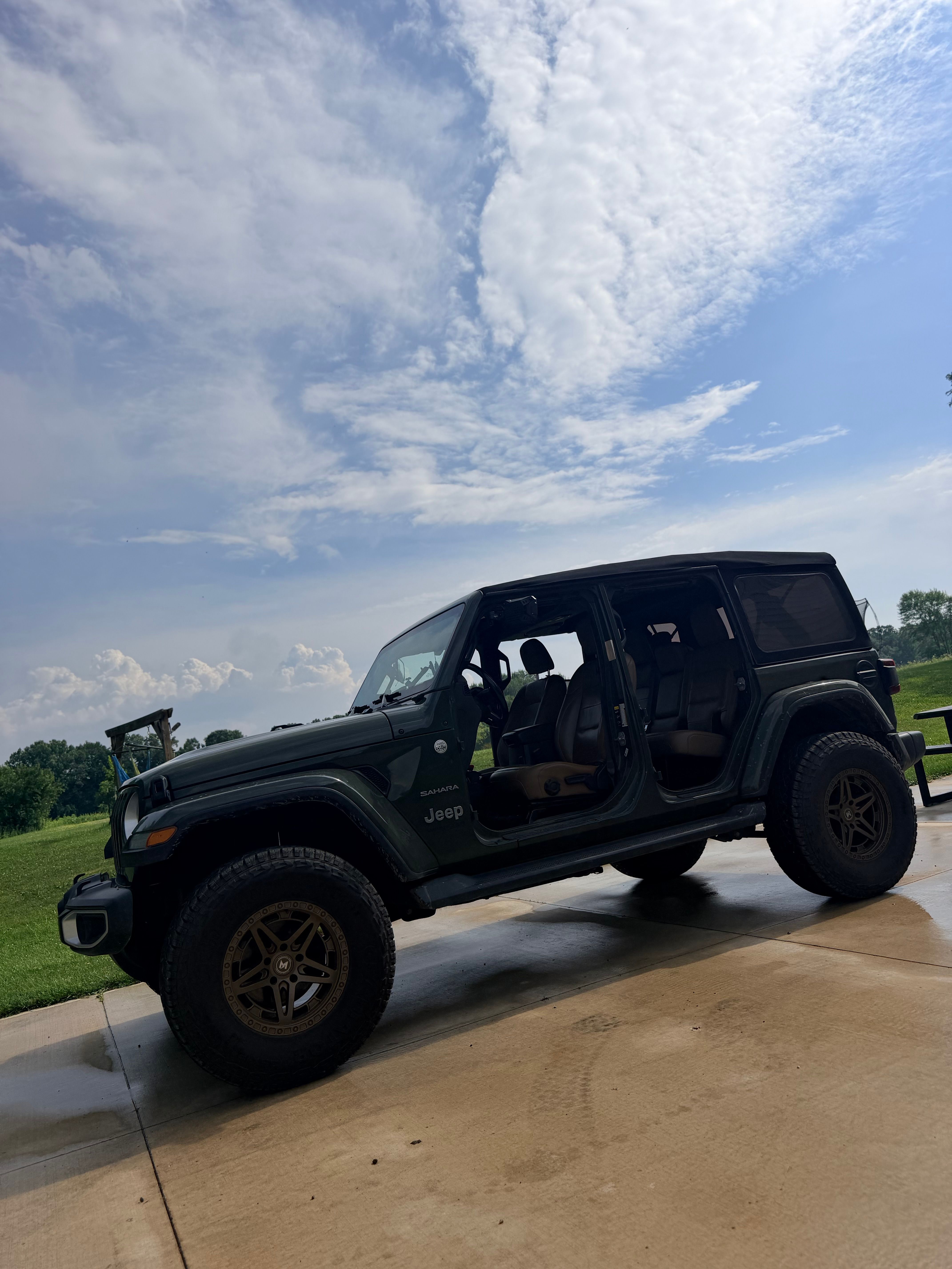 Used 2021 Jeep Wrangler Unlimited Sahara w/ Uconnect 4C Nav & Sound Group AWD/4WD image 25