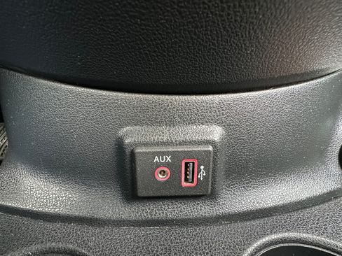 Used 2018 Nissan Versa SV w/ SV Special Edition Package image 16