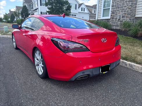 Used 2010 Hyundai Genesis 3.8 RWD image 15