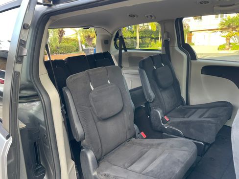 Used 2016 Dodge Grand Caravan SXT w/ UConnect Hands-Free Group image 24