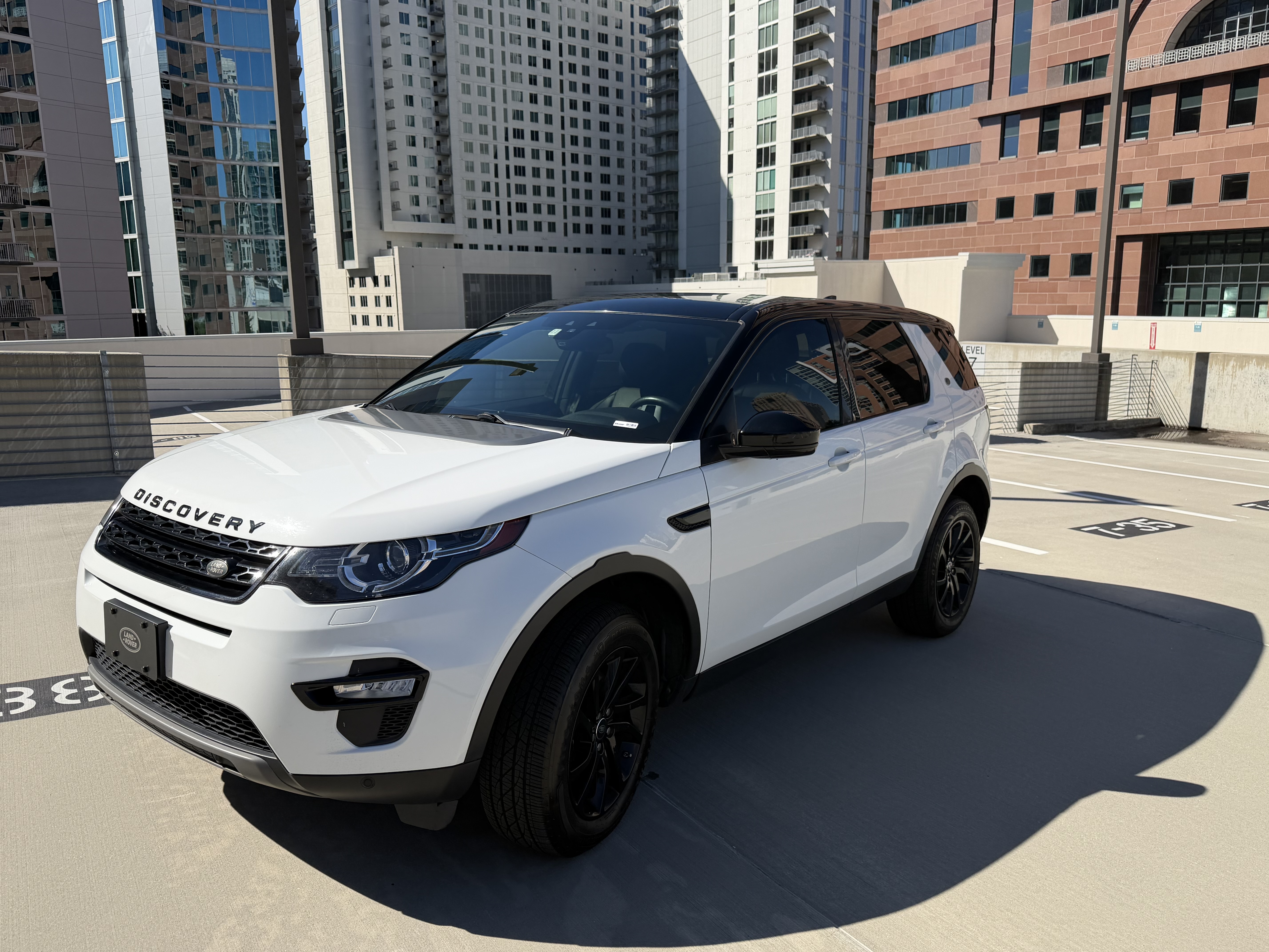 Used 2018 Land Rover Discovery Sport HSE AWD/4WD image 9