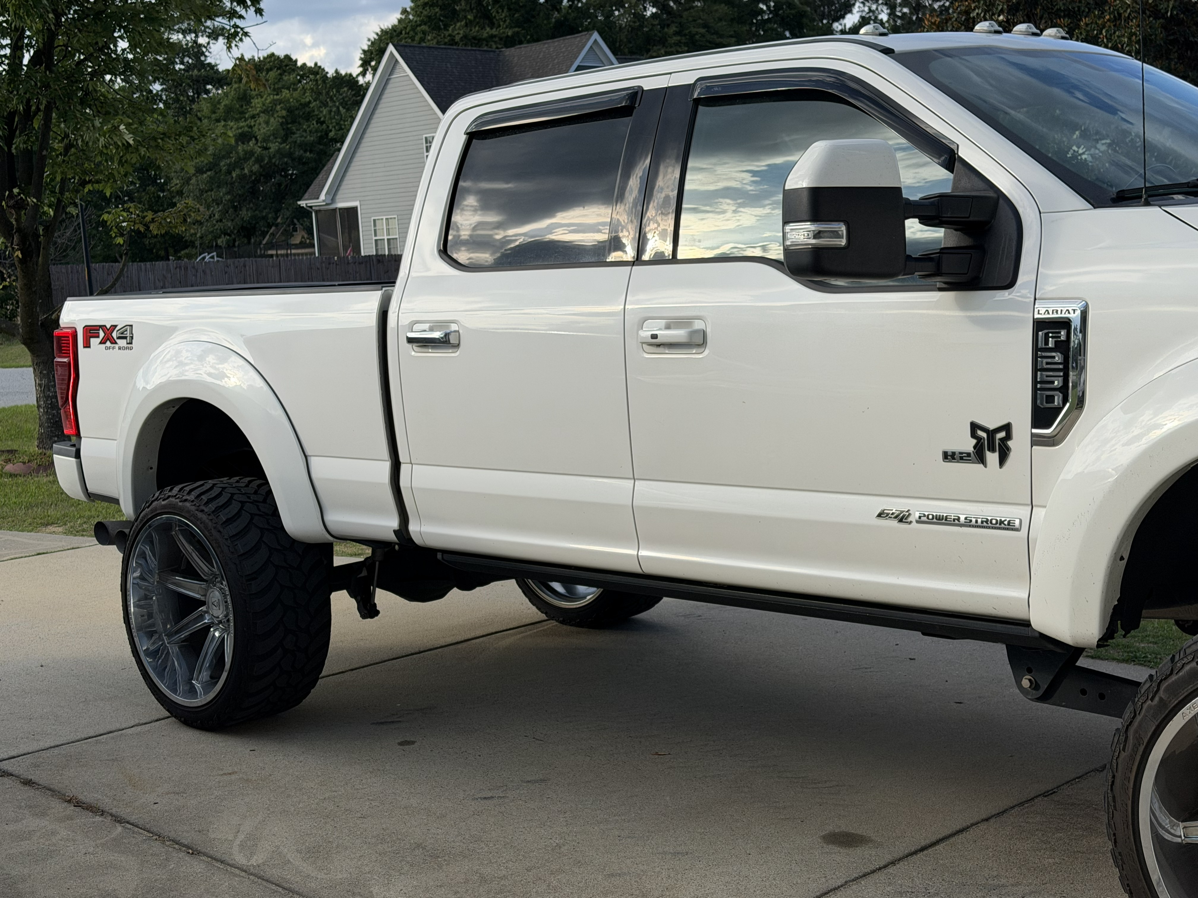 Used 2021 Ford F250 Lariat w/ Lariat Ultimate Package AWD/4WD image 2