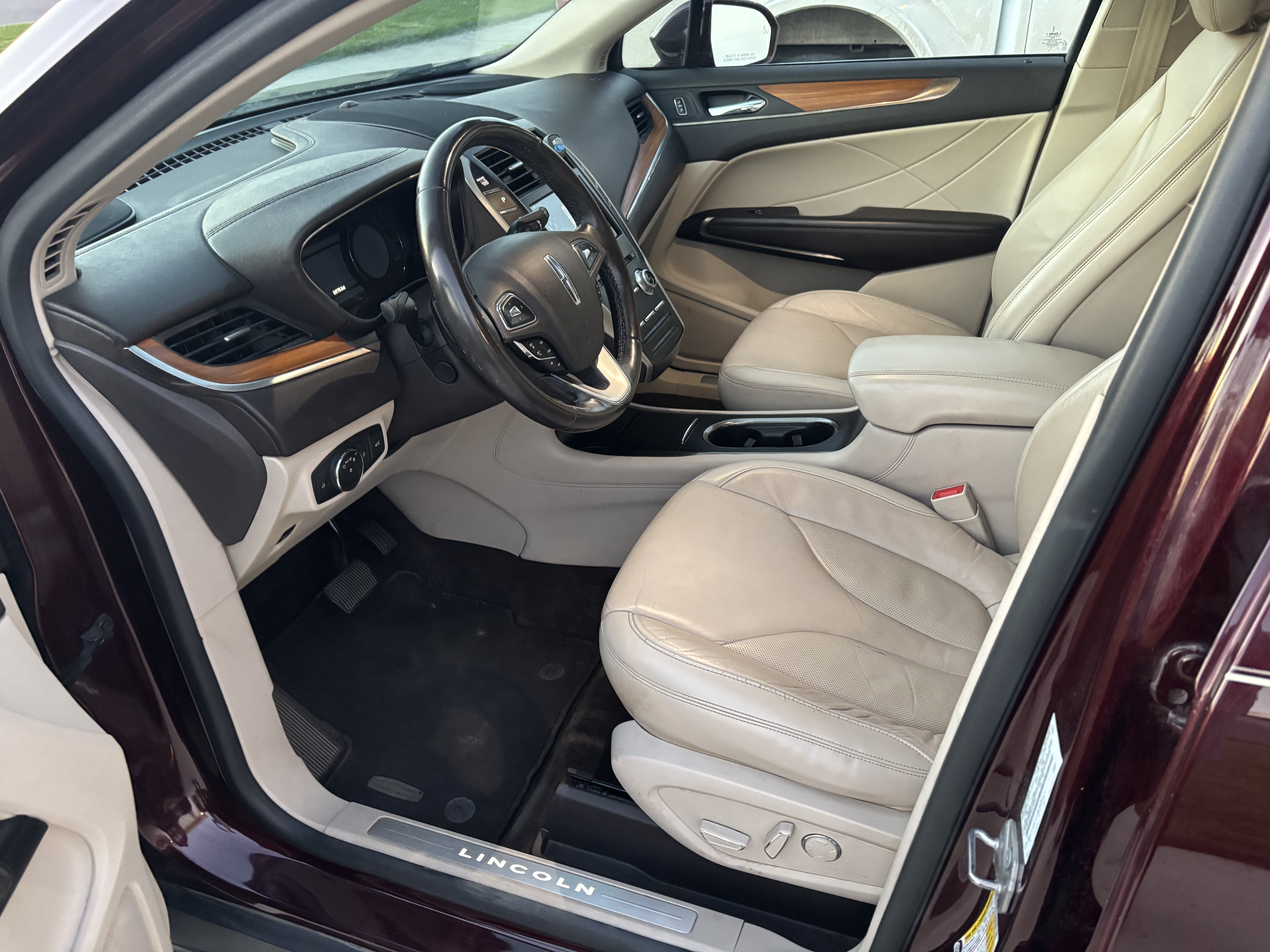 Used 2019 Lincoln MKC Select w/ Select Plus Package AWD/4WD image 5