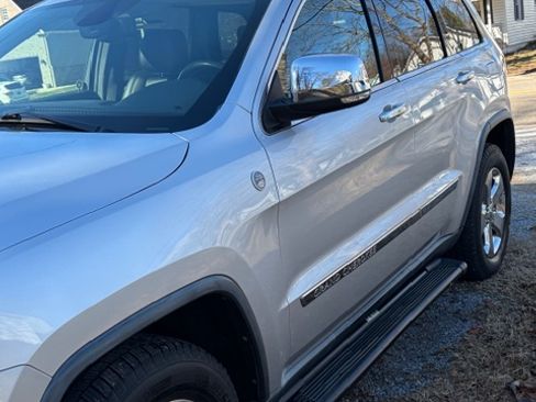 Used 2011 Jeep Grand Cherokee Limited w/ Trailer Tow Group IV image 12