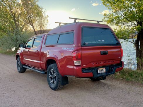 Used 2017 Toyota Tacoma TRD Sport w/ Tow Package AWD/4WD image 5