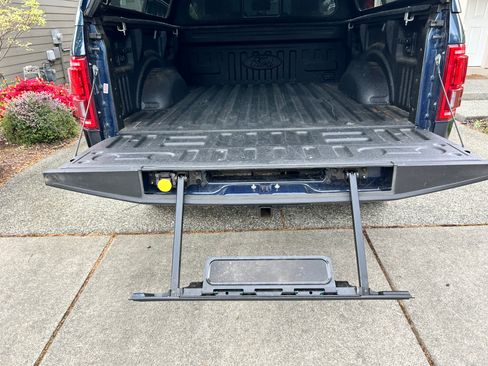 Used 2016 Ford F150 Lariat w/ Equipment Group 502A Luxury AWD/4WD image 9