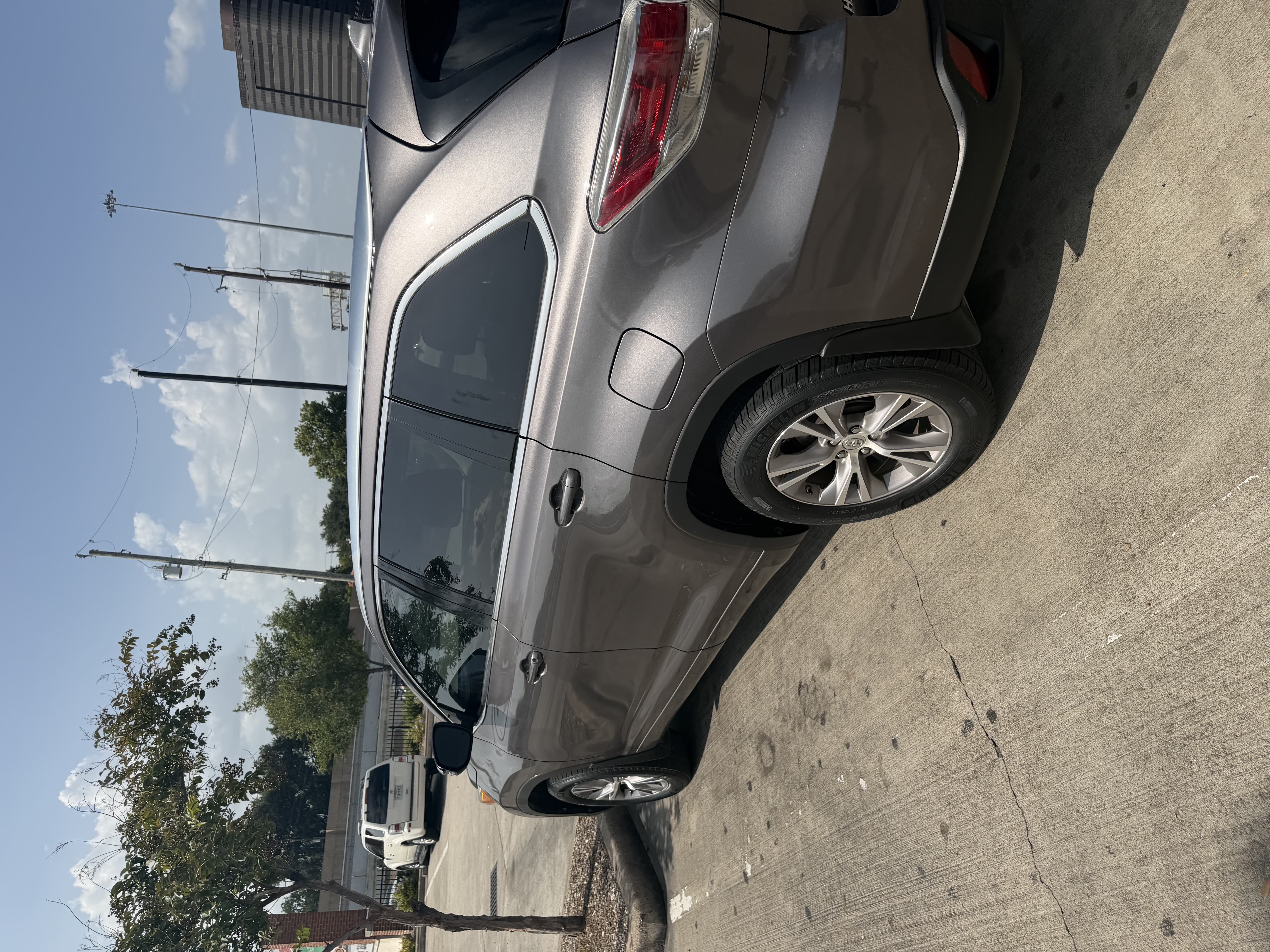 Used 2014 Toyota Highlander XLE FWD image 4