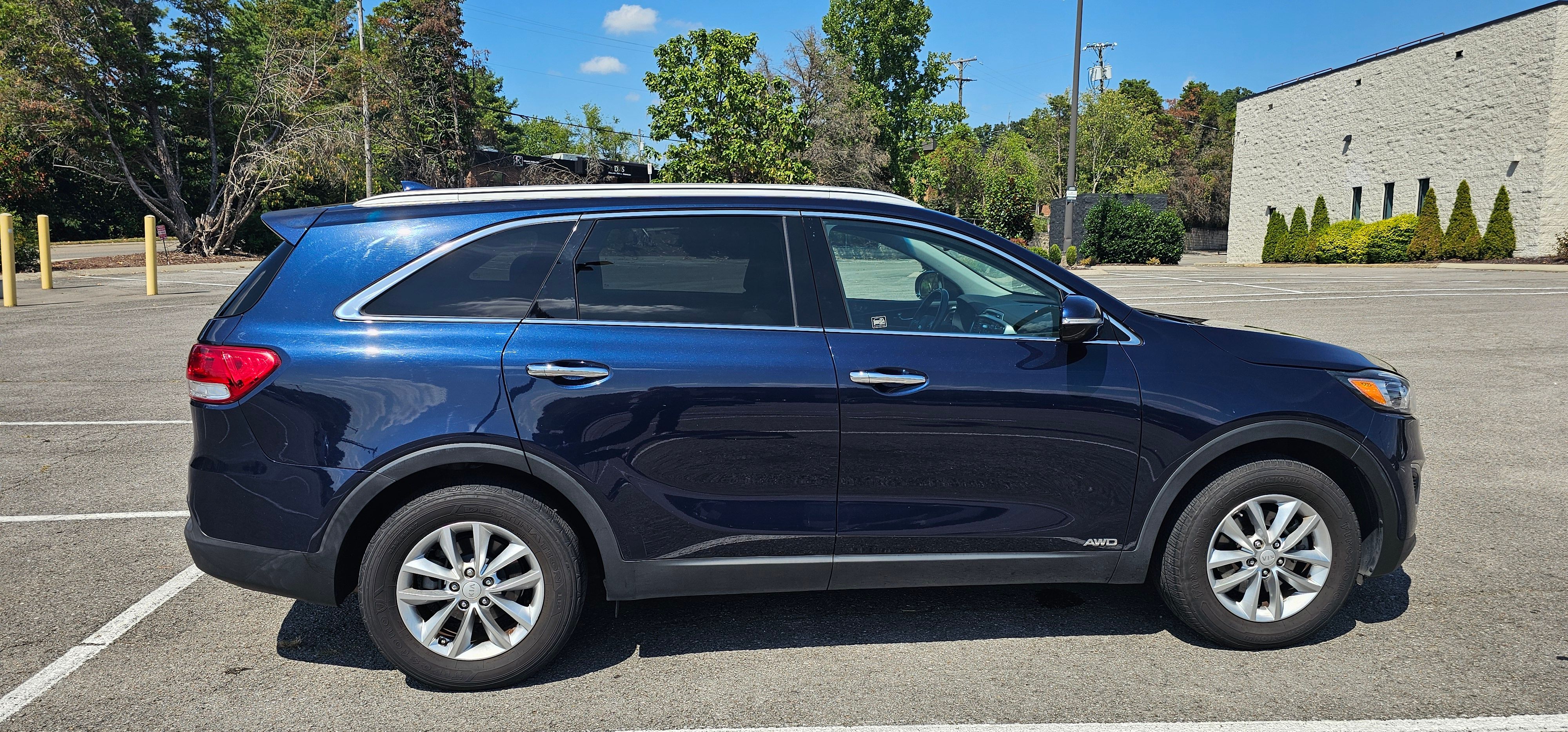 Used 2016 Kia Sorento AWD w/ LX Convenience Package image 2
