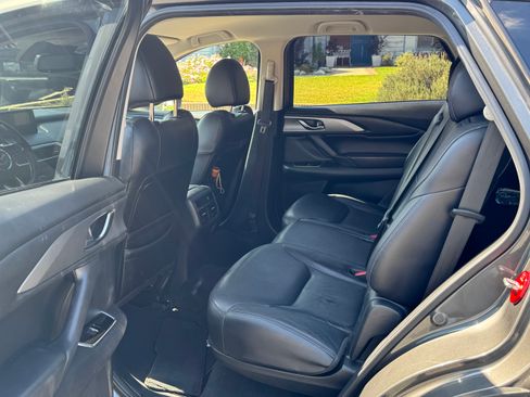 Used 2018 MAZDA CX-9 Touring image 17