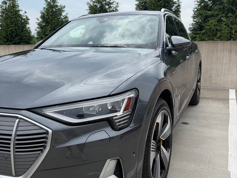 Used 2019 Audi e-tron Prestige w/ Prestige Package AWD/4WD image 4