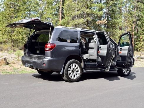 Used 2018 Toyota Sequoia Platinum image 5