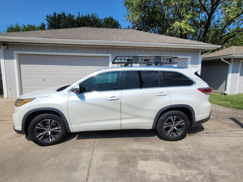 Used 2016 Toyota Highlander Limited FWD image 4