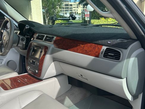 Used 2011 Chevrolet Avalanche LTZ image 14