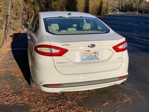 Used 2016 Ford Fusion SE image 9