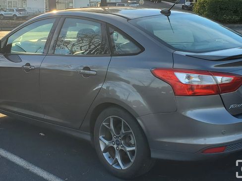 Used 2014 Ford Focus SE w/ Equipment Group 201A image 6