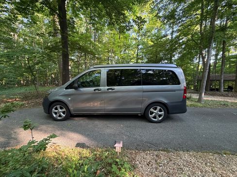 Used 2020 Mercedes-Benz Metris Passenger image 5
