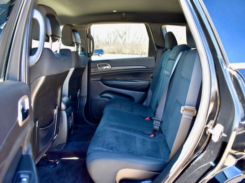 Used 2017 Jeep Grand Cherokee Laredo w/ Quick Order Package 23E image 13