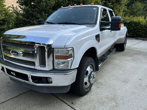 Used 2010 Ford F350 Lariat image 1