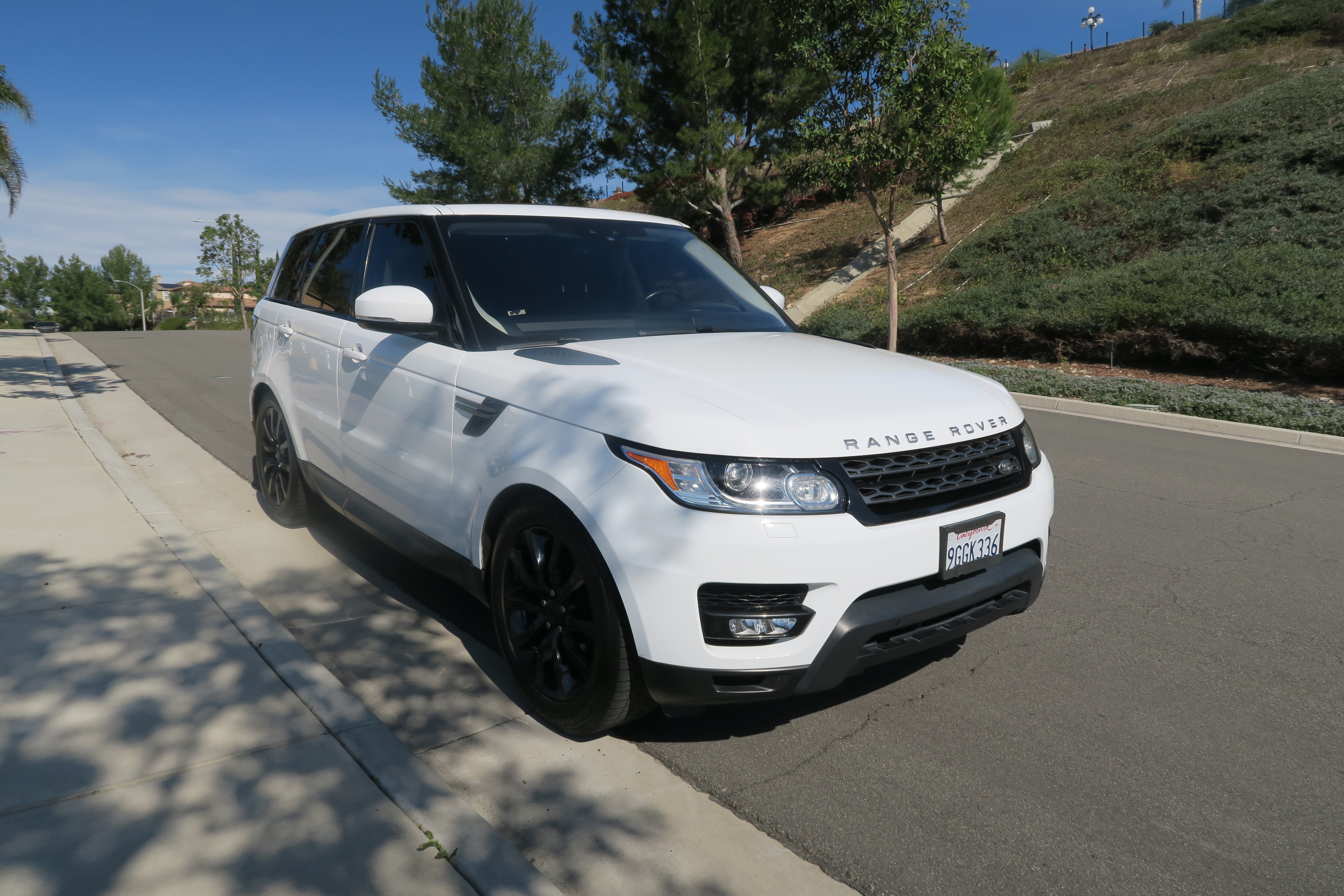 Used 2017 Land Rover Range Rover Sport SE AWD/4WD image 12