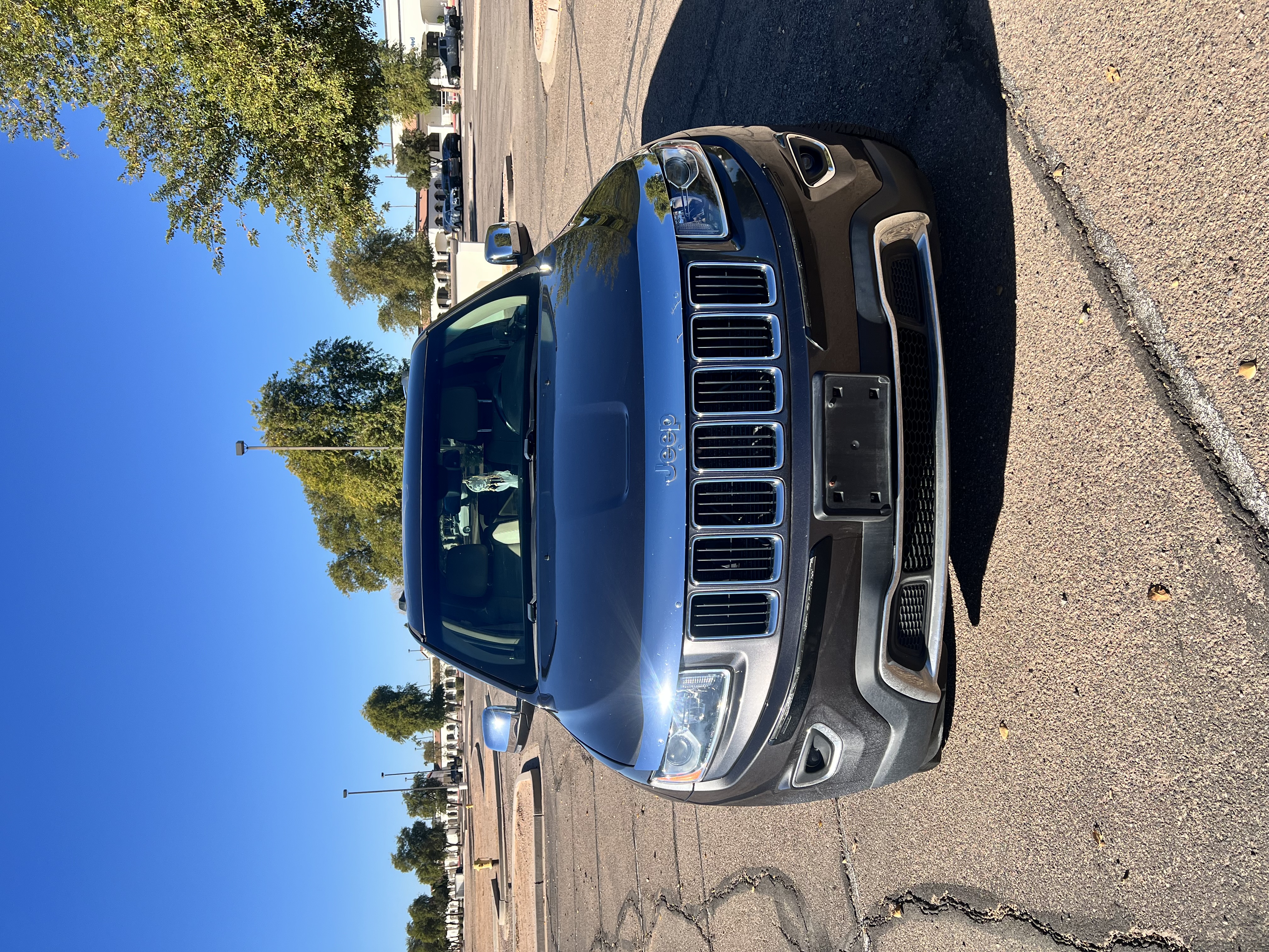 Used 2015 Jeep Grand Cherokee Limited w/ Trailer Tow Group IV AWD/4WD image 4