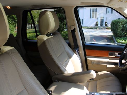 Used 2010 Land Rover Range Rover Sport HSE LUX image 25