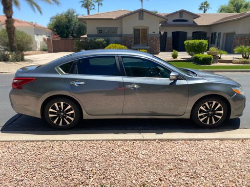 Used 2018 Nissan Altima 2.5 SL FWD image 8