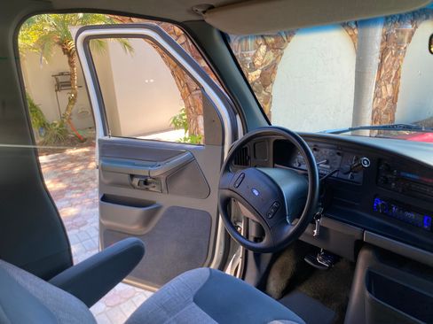 Used 1994 Ford E-350 and Econoline 350 Club Wagon image 14