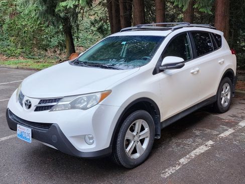 Used 2013 Toyota RAV4 XLE image 1