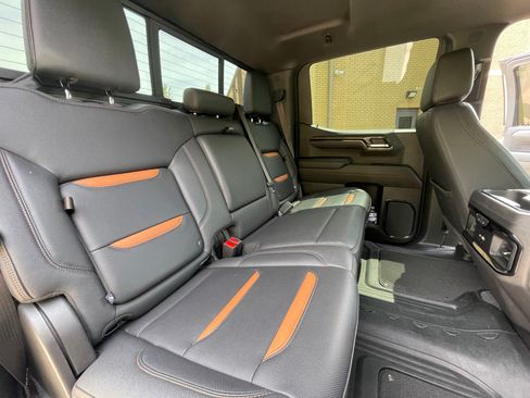 Used 2024 GMC Sierra 1500 AT4 w/ Technology Package AWD/4WD image 19