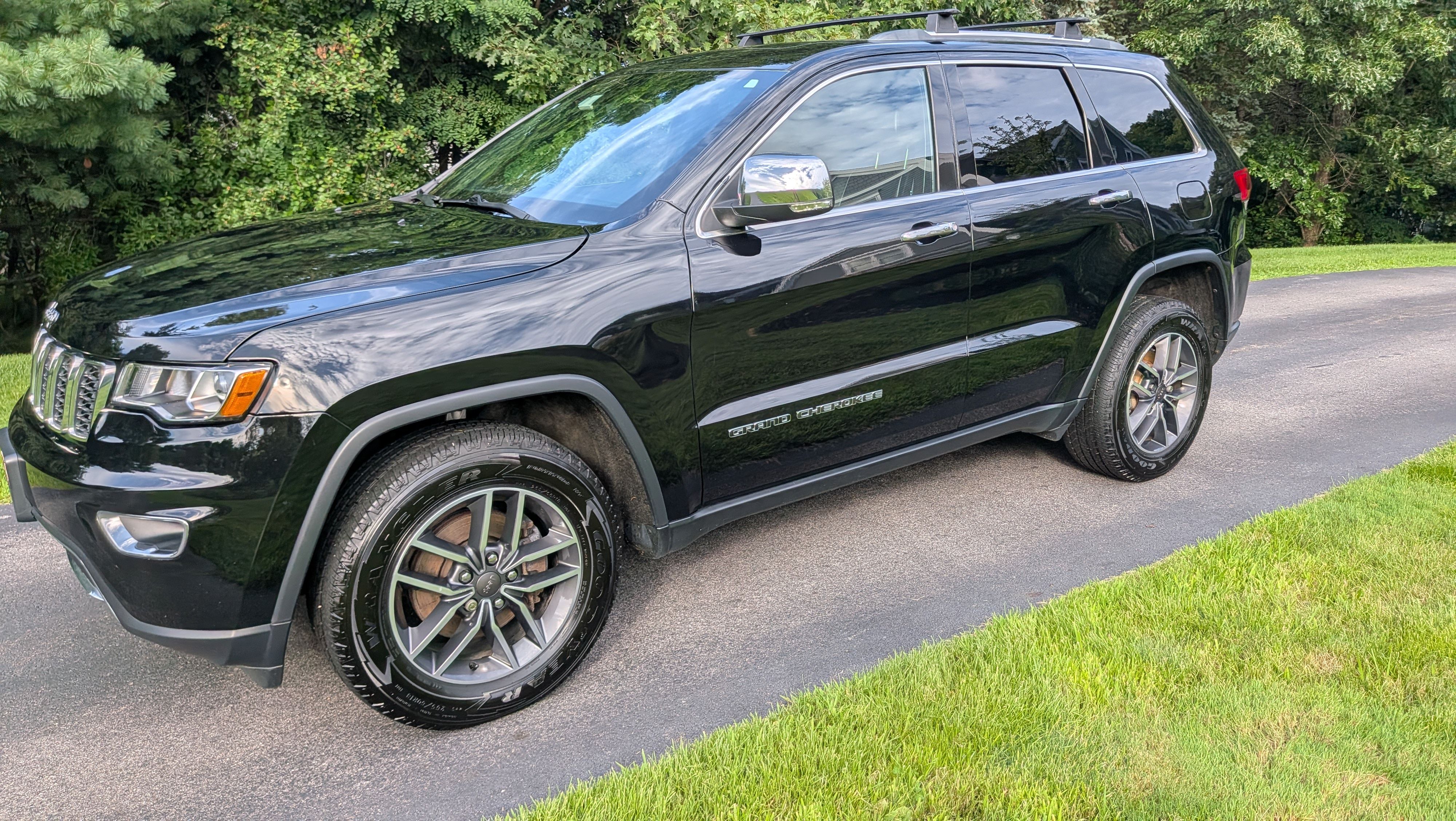 Used 2019 Jeep Grand Cherokee Limited AWD/4WD image 2